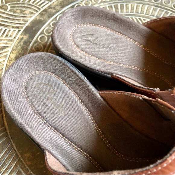 CLARKS Slip On Mule Clogs Brown Leather Pleats Size 7.5M - Picture 6 of 12